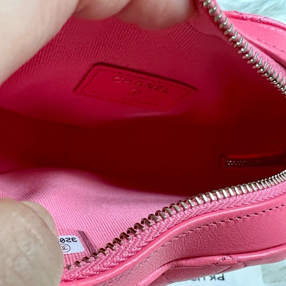 Chanel 22s SMALL Pink Heart Bag Light Gold Hardware - Picture 6 of 7